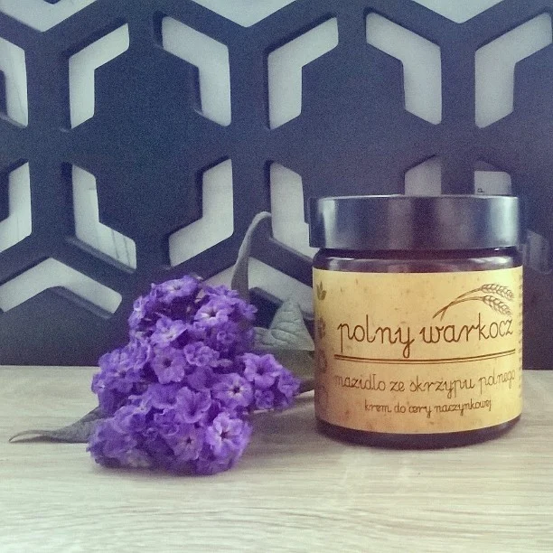 Najpiękniejszy! I w 100% naturalny 🌾🌷🌿 #polnywarkocz #eko #krem #słoik #skrzyppolny #werbena #masloshea #shea #dobrebopolskie #kosmetyki #kosmetykinaturalne #kwiaty #prostyskład #uroda #warkocz #natural #cream #naturalcosmetics #skin #eco #flowers #sheabutter #horsetail #shea #verbena #glass #jar