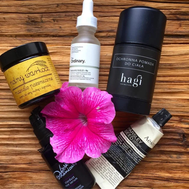 Ulubione ostatnio | favorites recently 💚 #naturalne #kosmetyki #pielegnacja #eko #hialuronicacid #natural #skincare #eco #clean #organic #face #body #rutine #mask #aesop #hagi #polnywarkocz #theordinary #lushbotanicals #beauty #skincarefreak